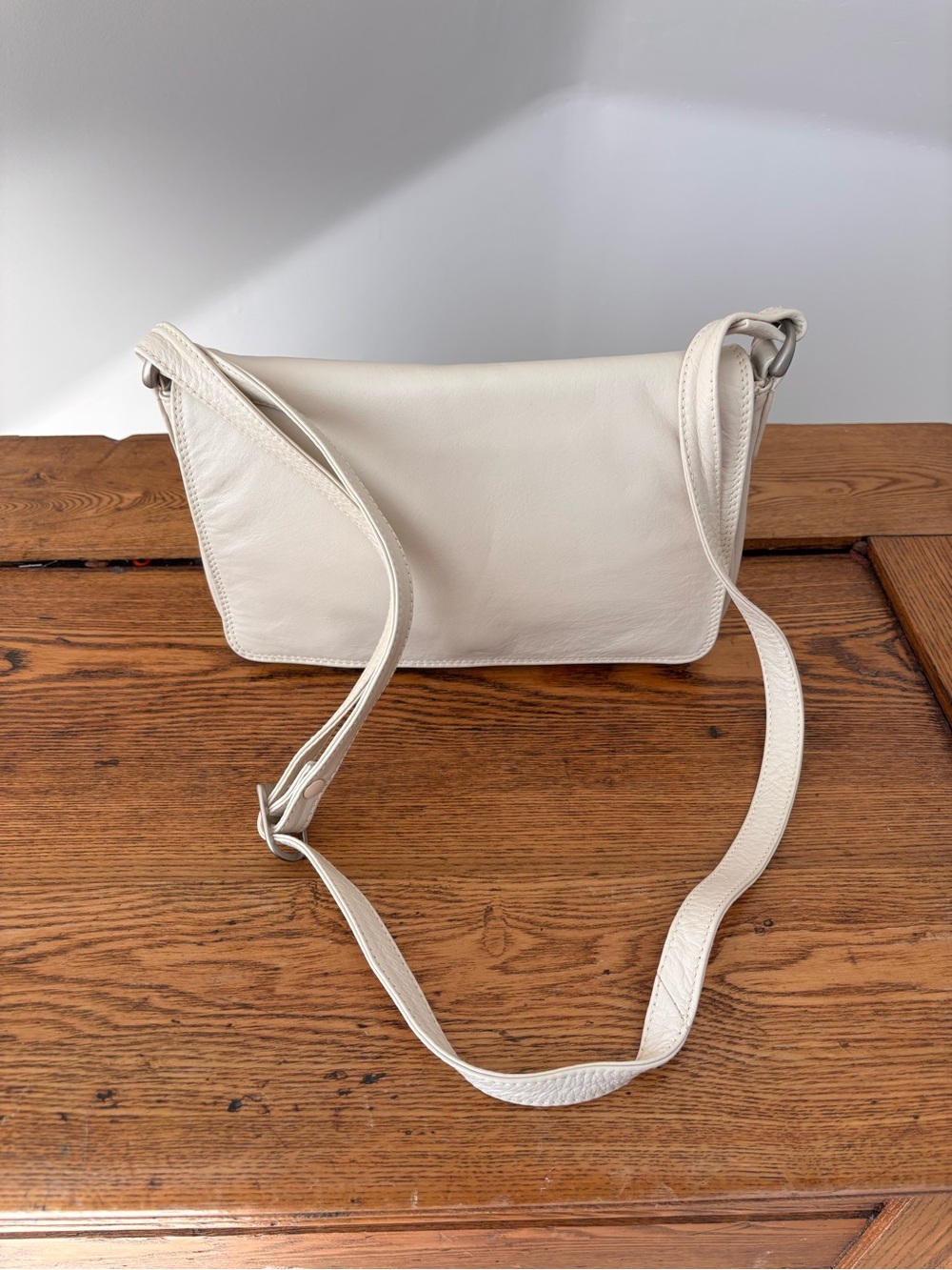 Vintage Derek Alexander Leather Crossbody Bag 🤍